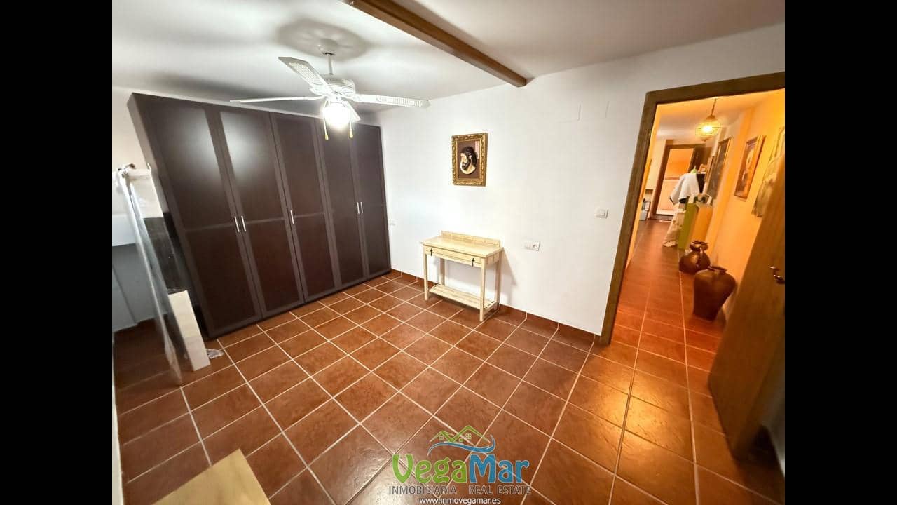 4 Zimmer Villa zu verkaufen in Almunecar mit Pool Garage - 290.000 € (Ref: 9623246)