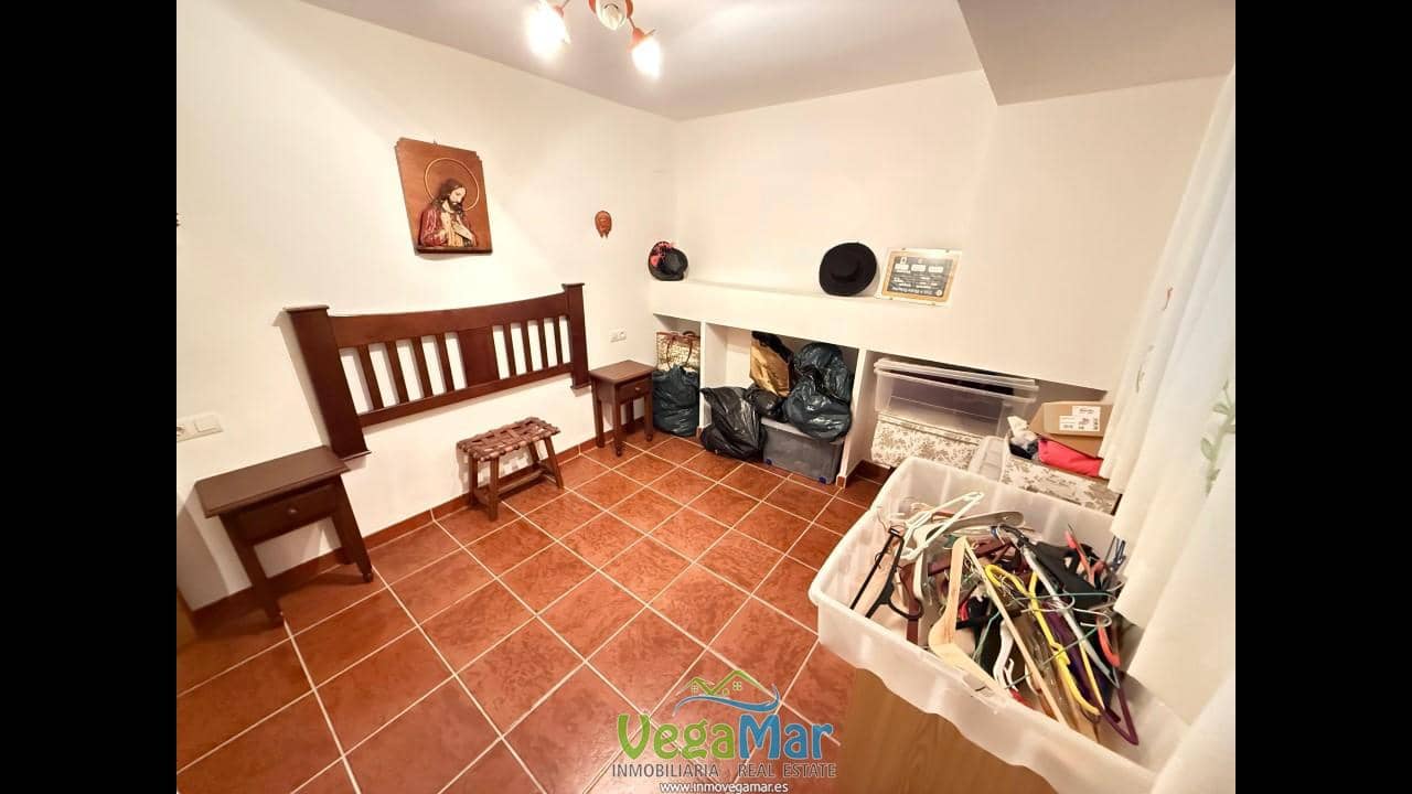 4 Zimmer Villa zu verkaufen in Almunecar mit Pool Garage - 290.000 € (Ref: 9623246)