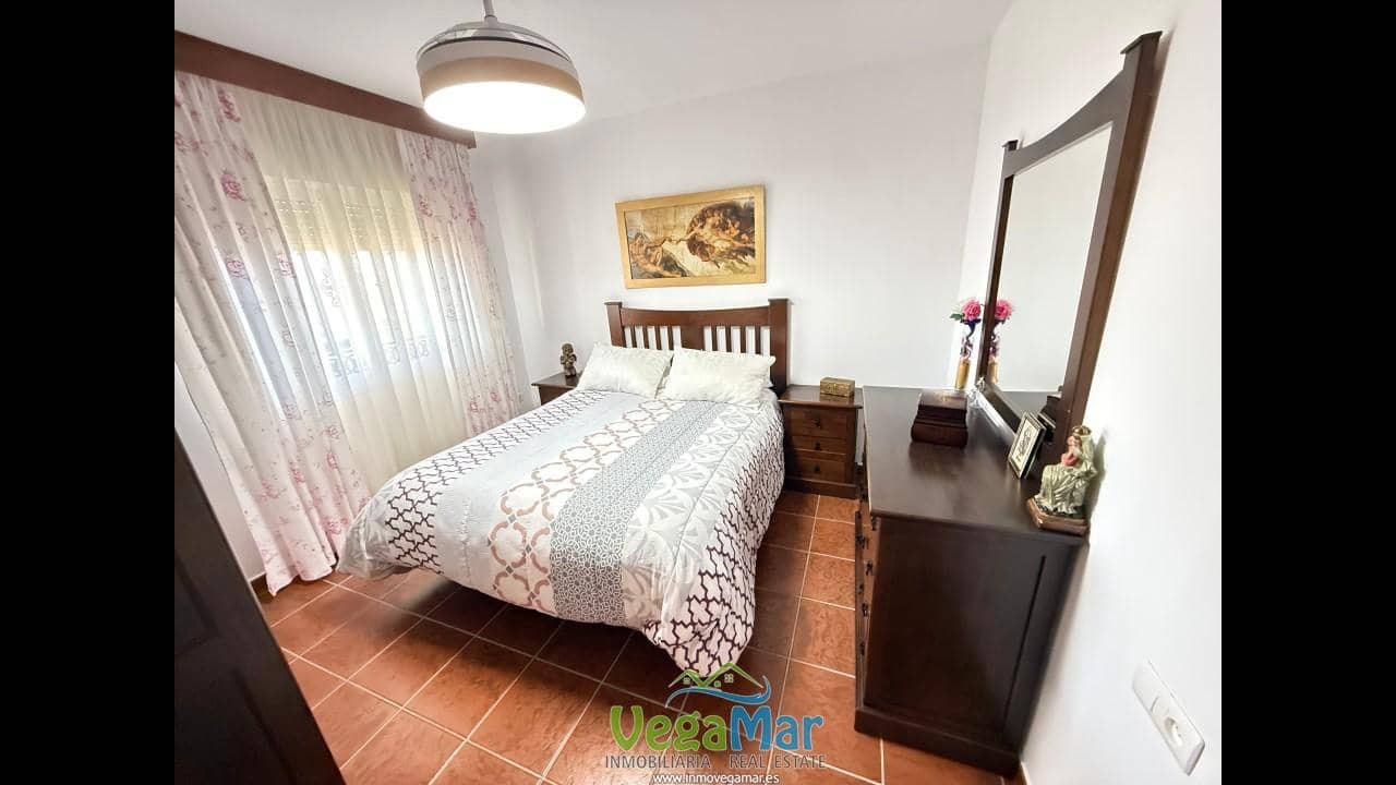 4 Zimmer Villa zu verkaufen in Almunecar mit Pool Garage - 290.000 € (Ref: 9623246)