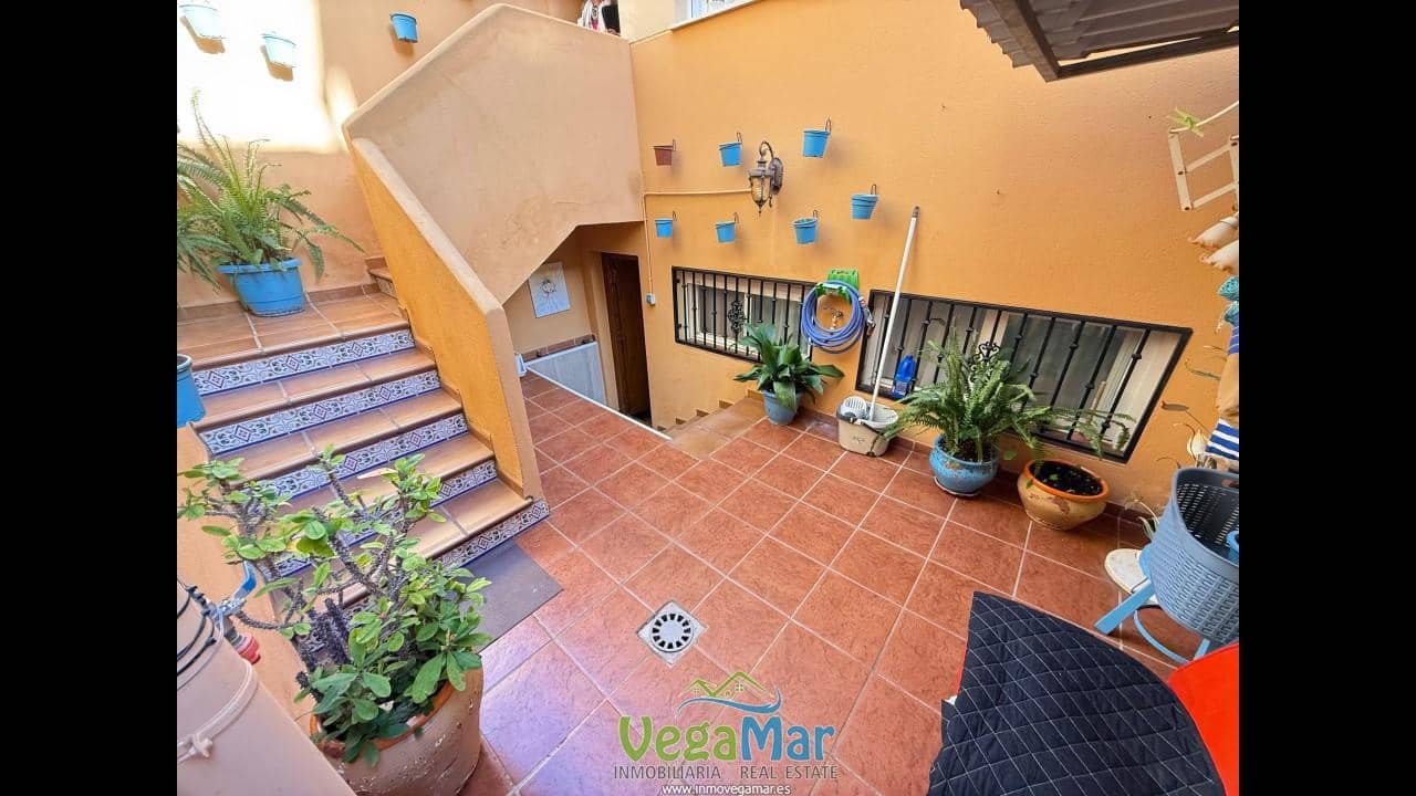 4 Zimmer Villa zu verkaufen in Almunecar mit Pool Garage - 290.000 € (Ref: 9623246)