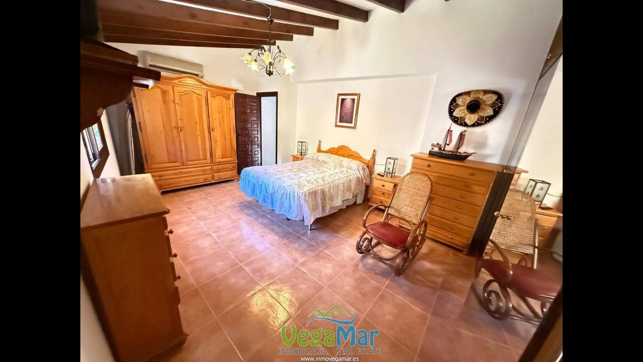 5 soveværelse Villa til salg i Almunecar med swimmingpool garage - € 850.000 (Ref: 9780011)