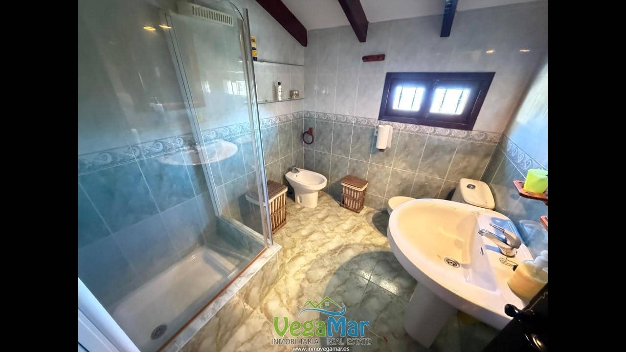 5 soveværelse Villa til salg i Almunecar med swimmingpool garage - € 850.000 (Ref: 9780011)