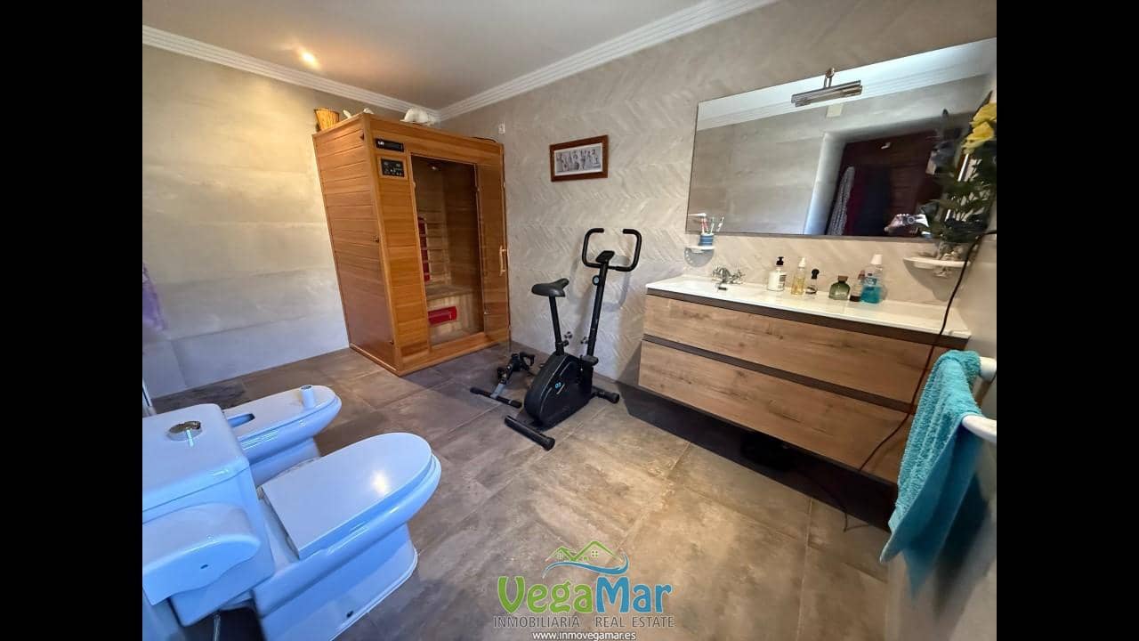 5 soveværelse Villa til salg i Almunecar med swimmingpool garage - € 850.000 (Ref: 9780011)