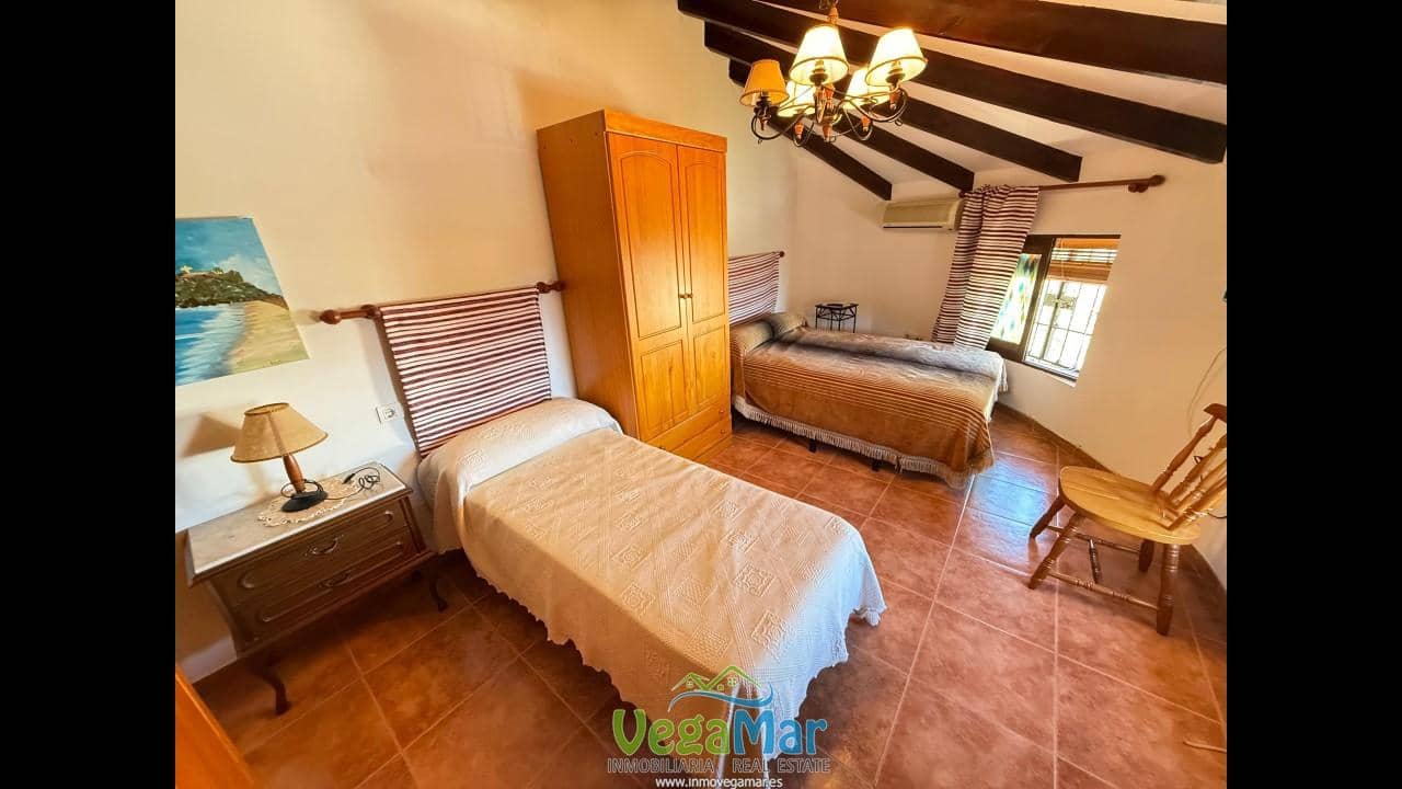 5 soveværelse Villa til salg i Almunecar med swimmingpool garage - € 850.000 (Ref: 9780011)