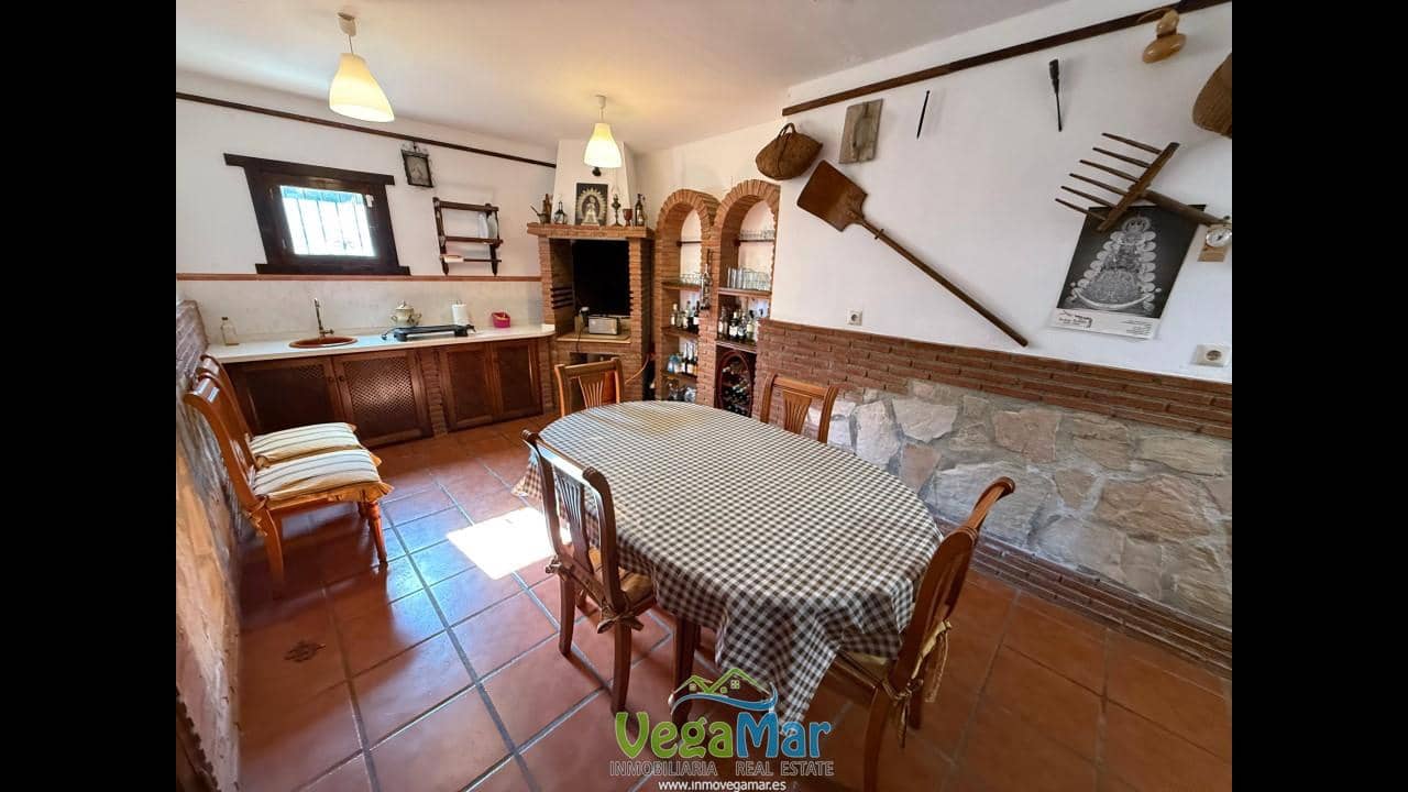 5 soveværelse Villa til salg i Almunecar med swimmingpool garage - € 850.000 (Ref: 9780011)