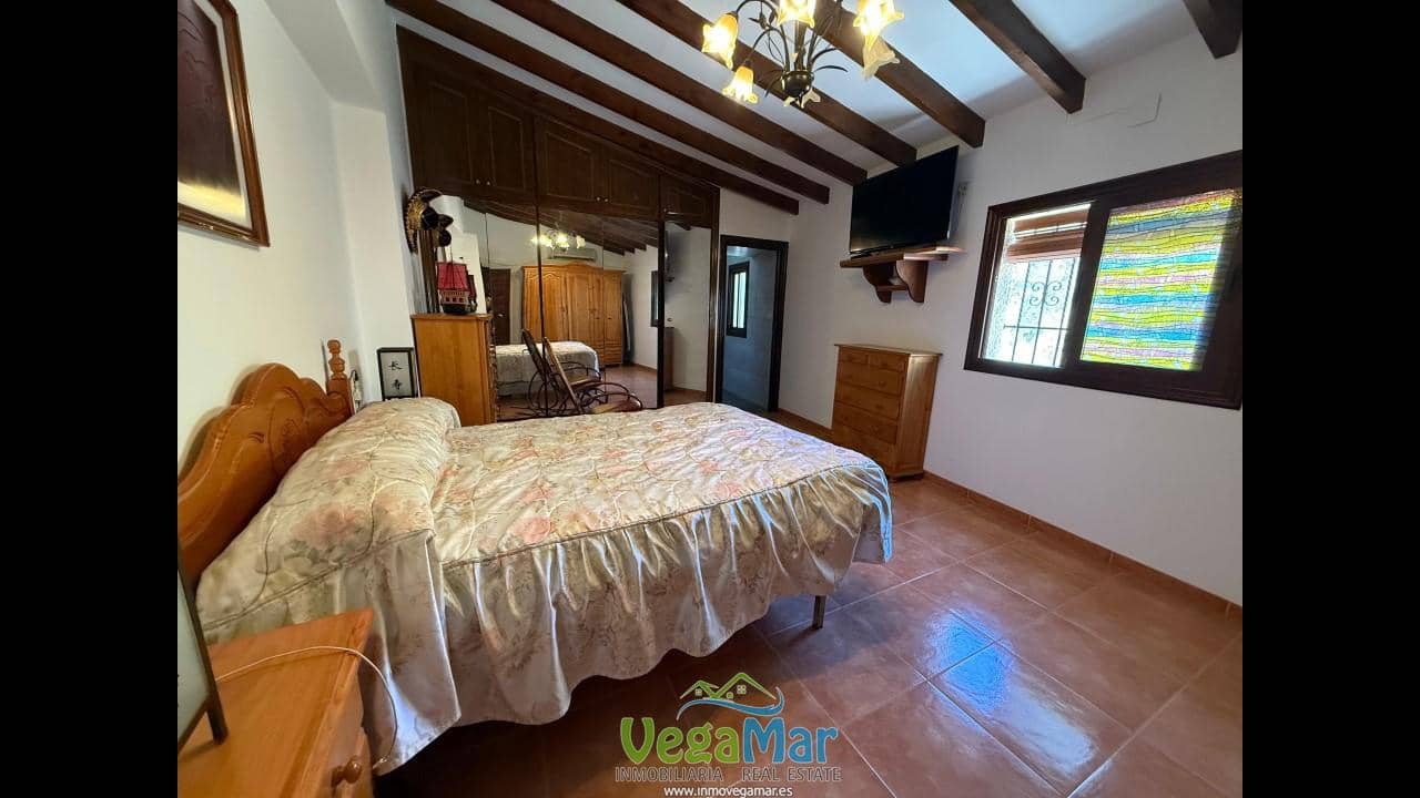 5 soveværelse Villa til salg i Almunecar med swimmingpool garage - € 850.000 (Ref: 9780011)