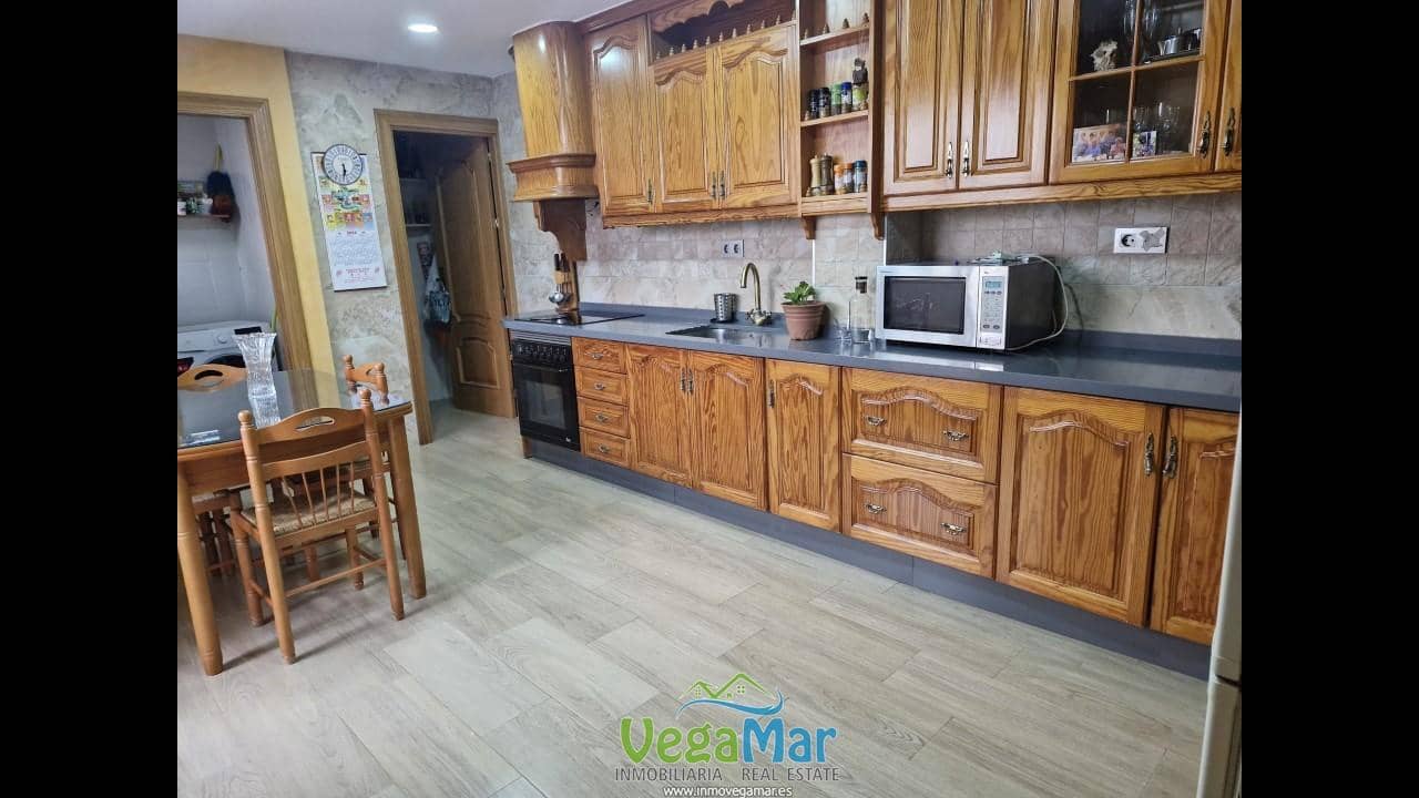 5 bedroom Villa for sale in Motril with garage - € 265,000 (Ref: 9821224)