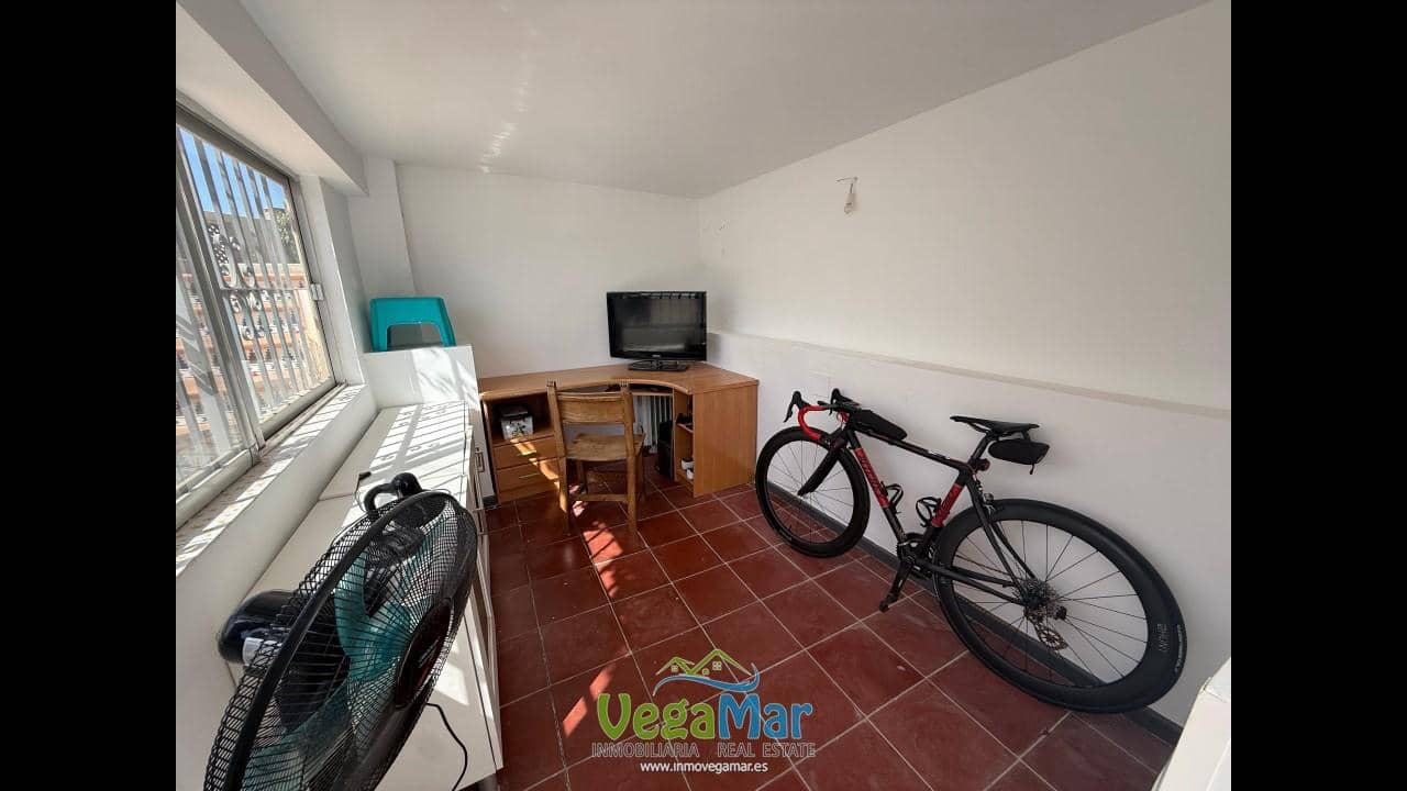 Chalet de 3 habitaciones en Almuñécar en venta con garaje - 349.000 € (Ref: 9858966)