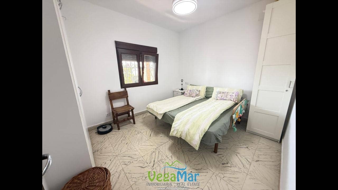 Chalet de 3 habitaciones en Almuñécar en venta con garaje - 349.000 € (Ref: 9858966)