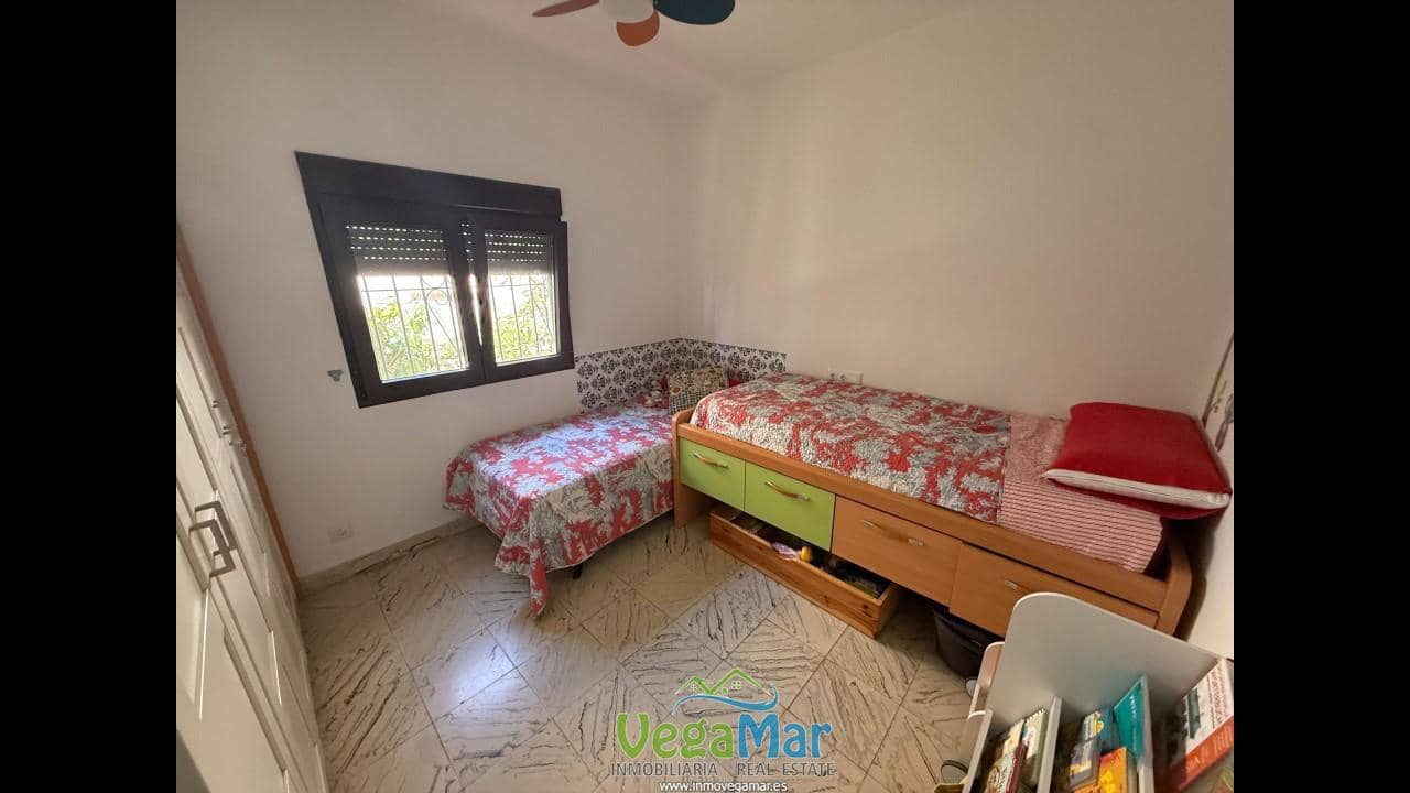 Chalet de 3 habitaciones en Almuñécar en venta con garaje - 349.000 € (Ref: 9858966)