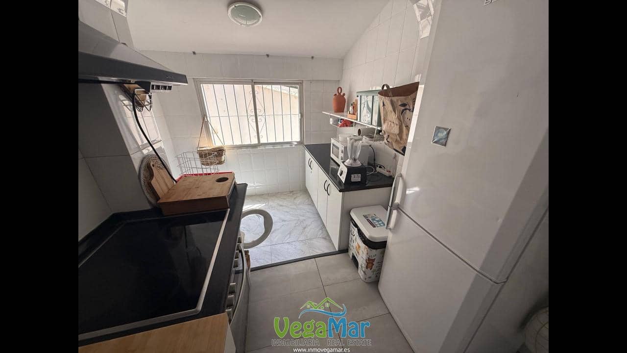 Chalet de 3 habitaciones en Almuñécar en venta con garaje - 349.000 € (Ref: 9858966)