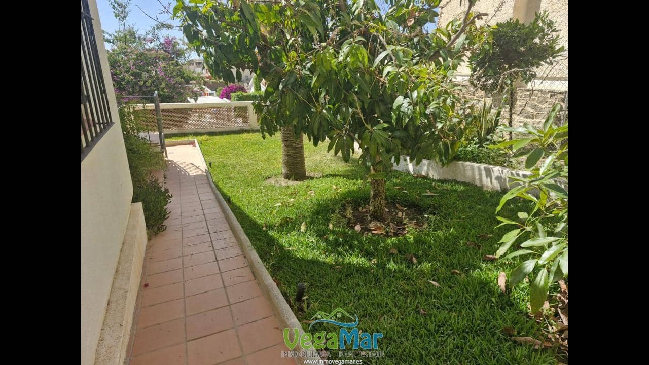 Chalet de 3 habitaciones en Almuñécar en venta con garaje - 349.000 € (Ref: 9858966)