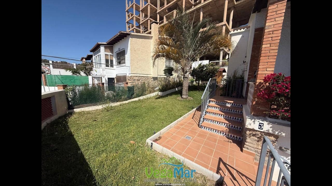 Chalet de 3 habitaciones en Almuñécar en venta con garaje - 349.000 € (Ref: 9858966)