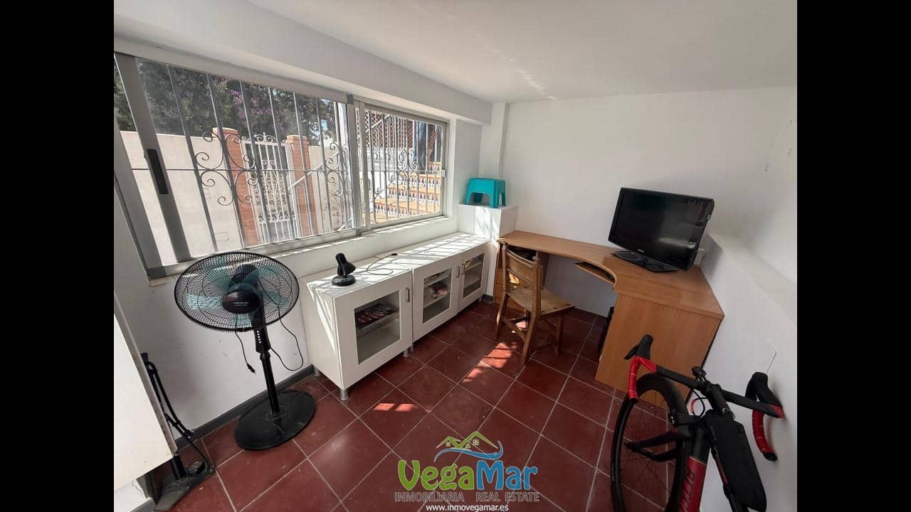 Chalet de 3 habitaciones en Almuñécar en venta con garaje - 349.000 € (Ref: 9858966)