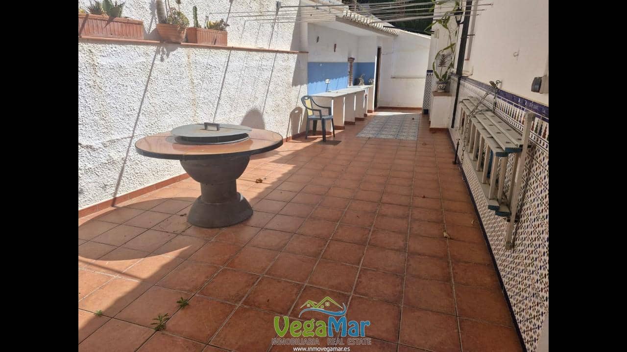 Chalet de 3 habitaciones en Almuñécar en venta con garaje - 349.000 € (Ref: 9858966)
