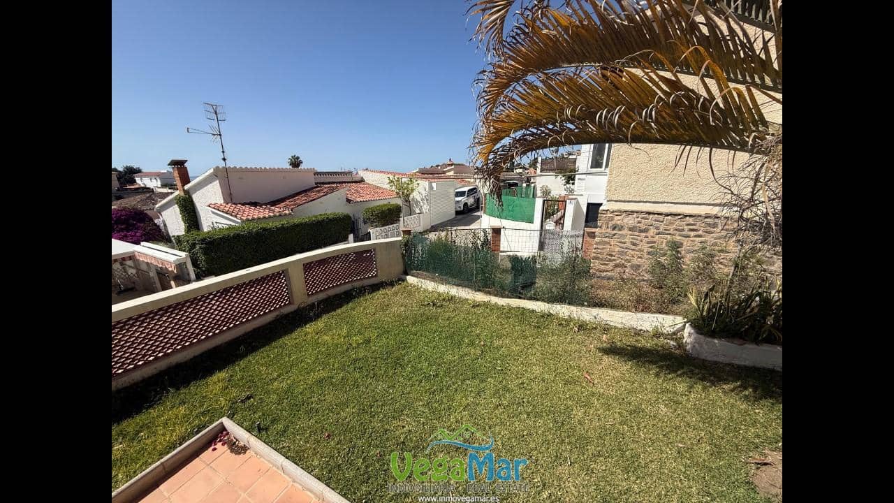 Chalet de 3 habitaciones en Almuñécar en venta con garaje - 349.000 € (Ref: 9858966)