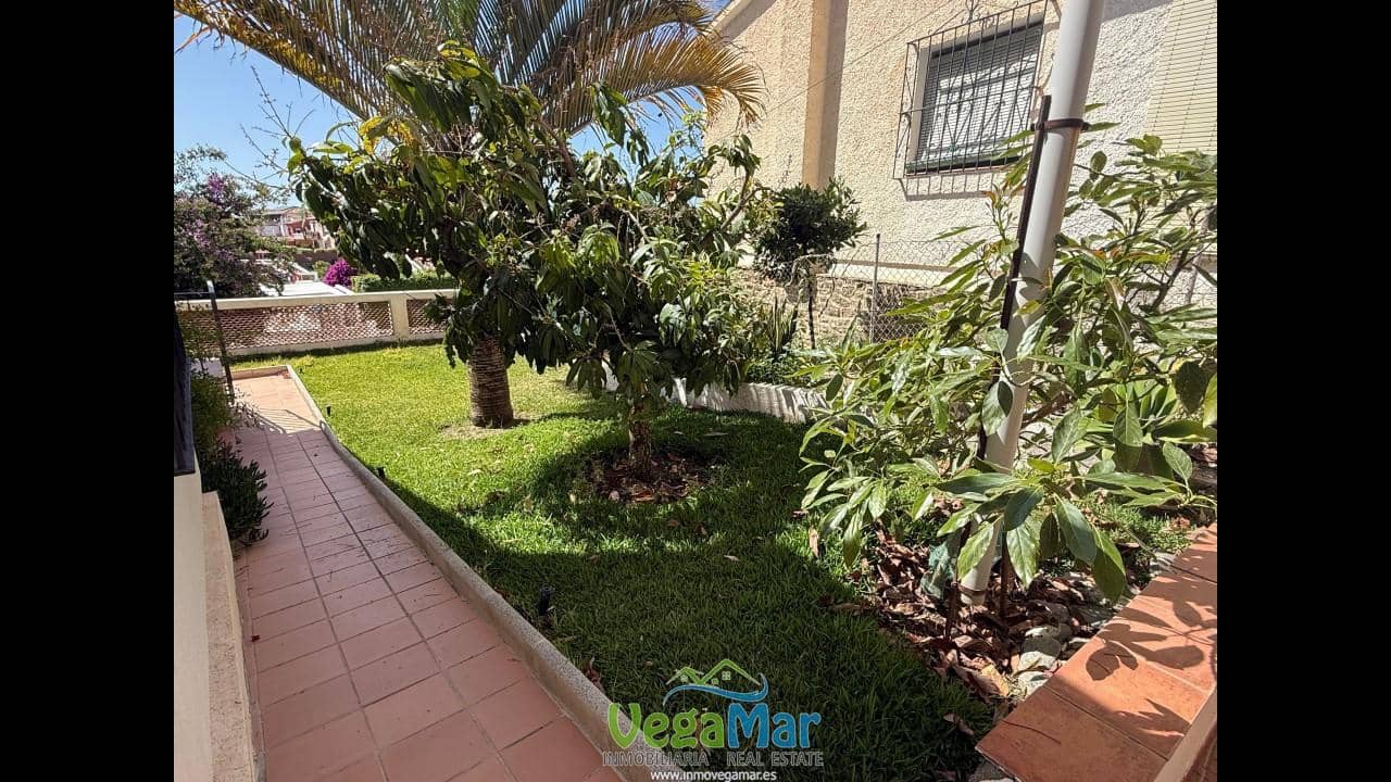 Chalet de 3 habitaciones en Almuñécar en venta con garaje - 349.000 € (Ref: 9858966)