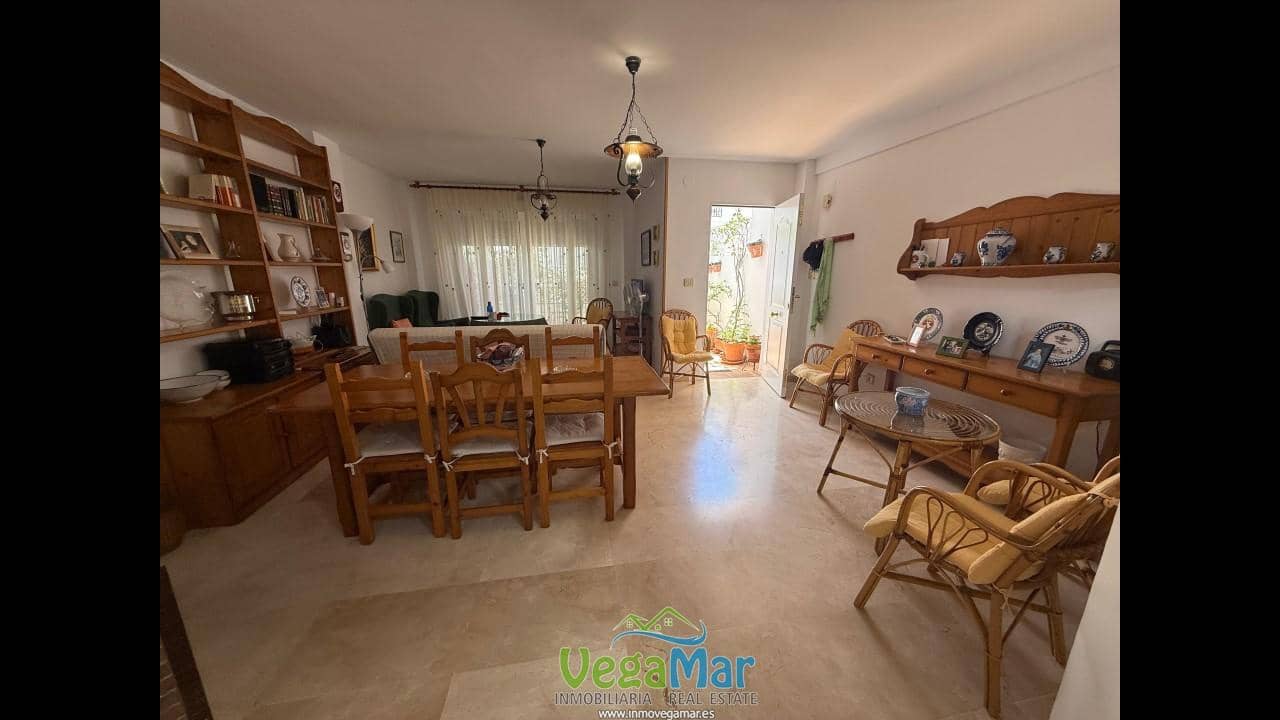 Chalet de 2 habitaciones en Almuñécar en venta - 275.000 € (Ref: 9902677)