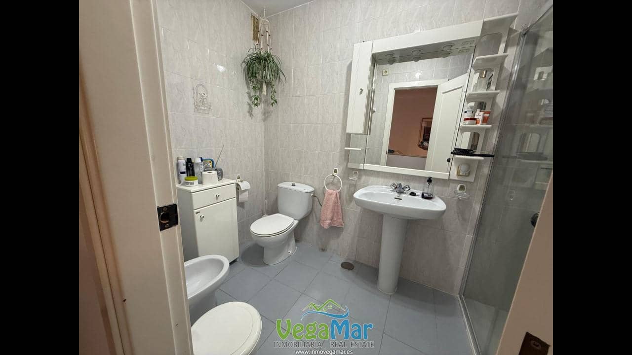 Chalet de 2 habitaciones en Almuñécar en venta - 275.000 € (Ref: 9902677)