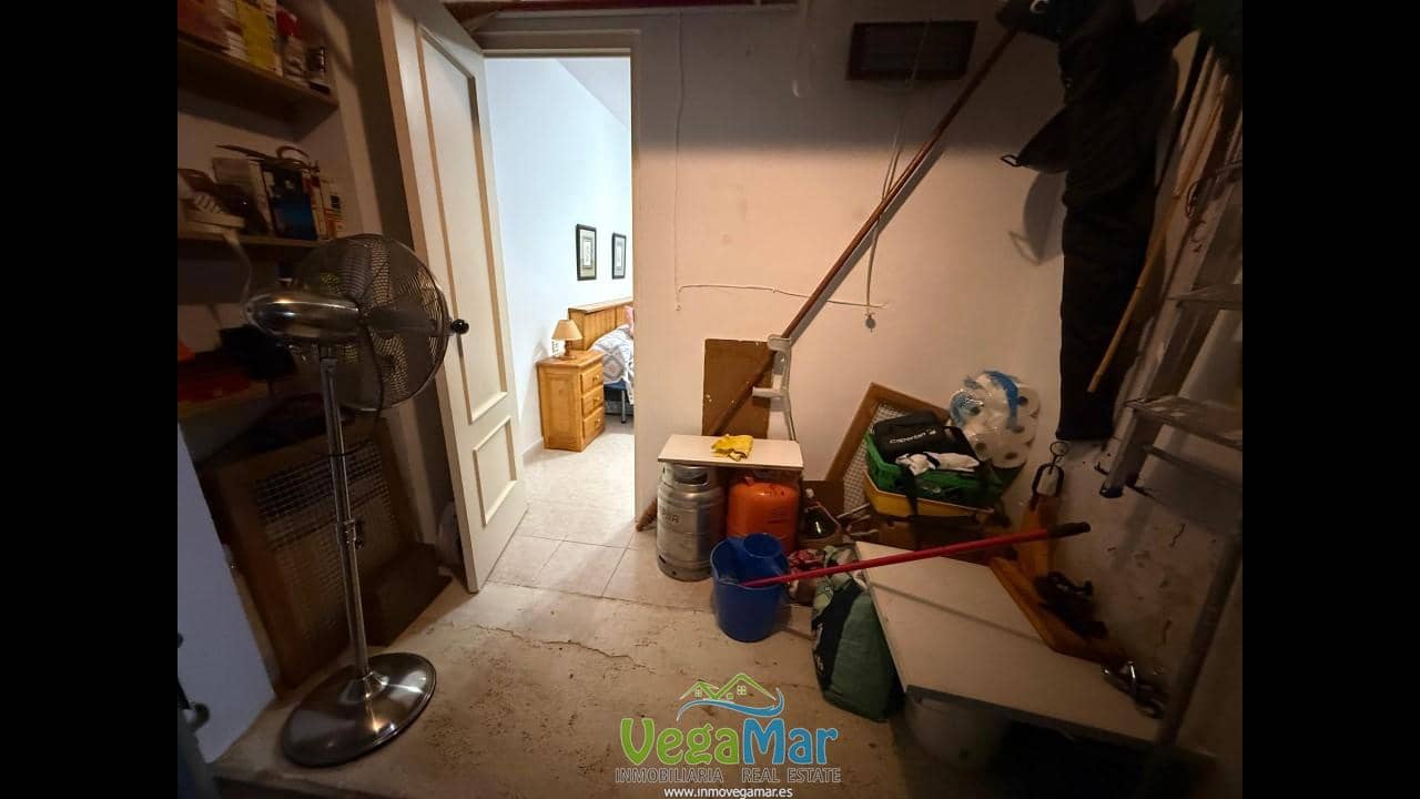 Chalet de 2 habitaciones en Almuñécar en venta - 275.000 € (Ref: 9902677)