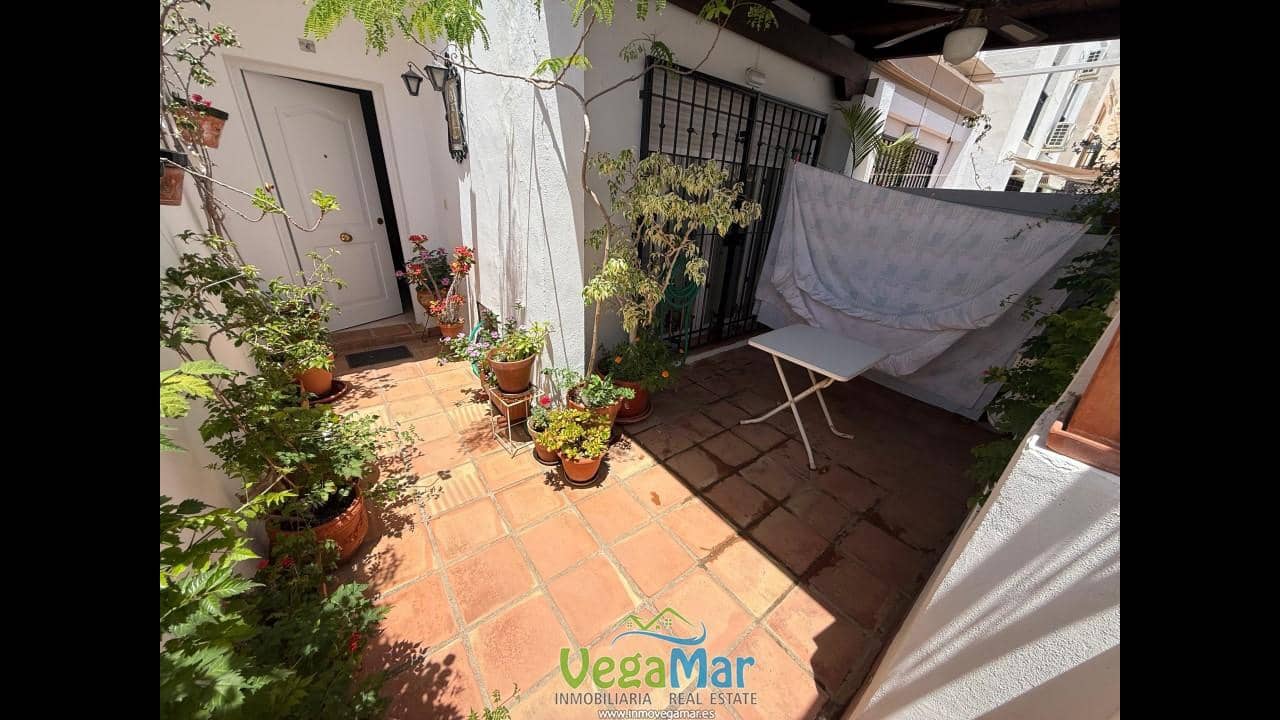 Chalet de 2 habitaciones en Almuñécar en venta - 275.000 € (Ref: 9902677)