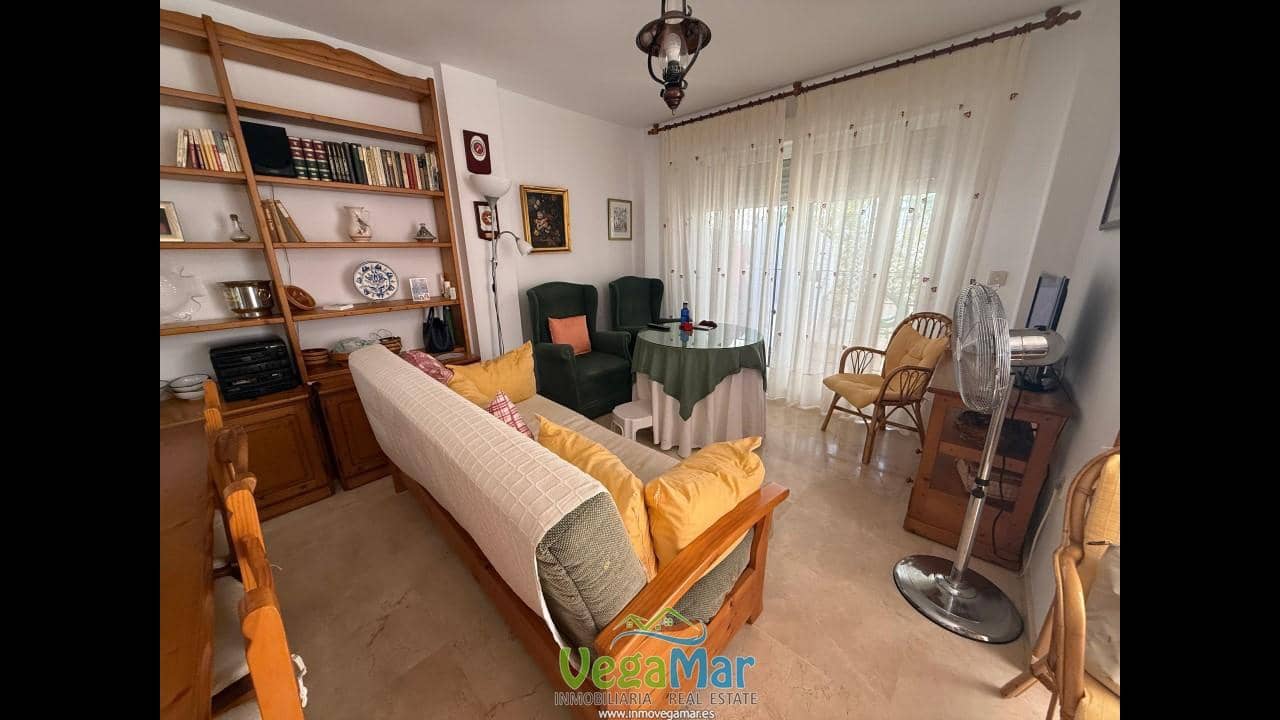Chalet de 2 habitaciones en Almuñécar en venta - 275.000 € (Ref: 9902677)