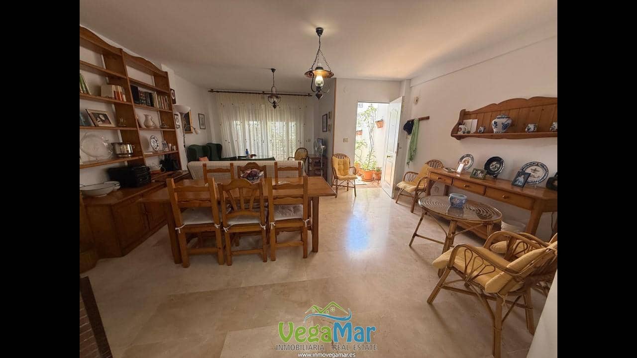 Chalet de 2 habitaciones en Almuñécar en venta - 275.000 € (Ref: 9902677)