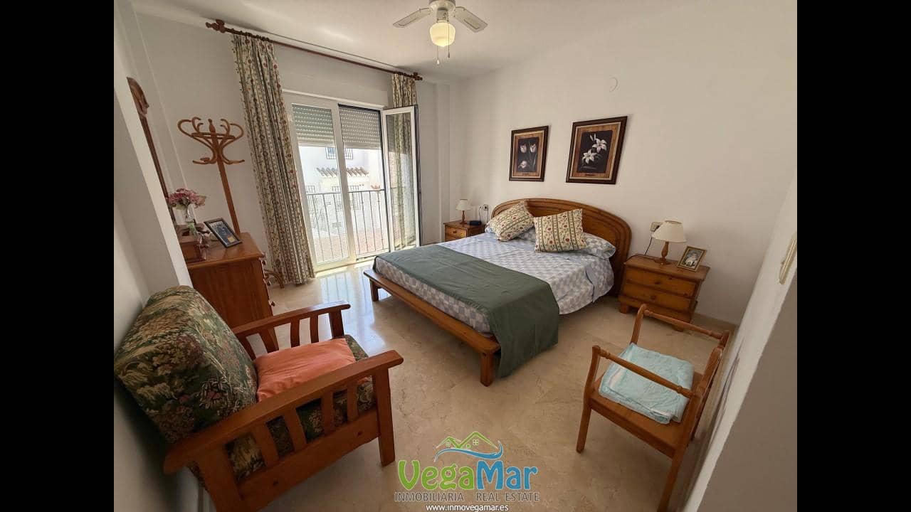 Chalet de 2 habitaciones en Almuñécar en venta - 275.000 € (Ref: 9902677)