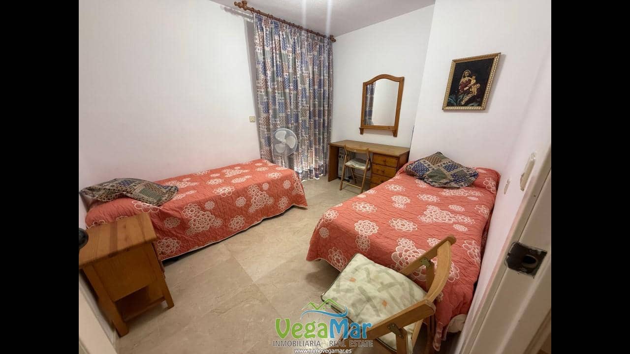 Chalet de 2 habitaciones en Almuñécar en venta - 275.000 € (Ref: 9902677)