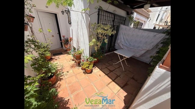 Chalet de 2 habitaciones en Almuñécar en venta - 275.000 € (Ref: 9902677)