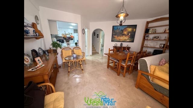 Chalet de 2 habitaciones en Almuñécar en venta - 275.000 € (Ref: 9902677)