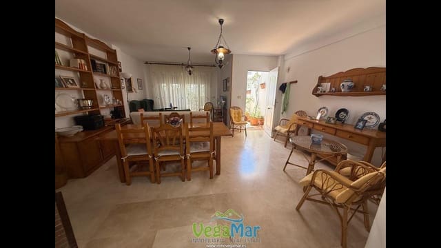 Chalet de 2 habitaciones en Almuñécar en venta - 275.000 € (Ref: 9902677)