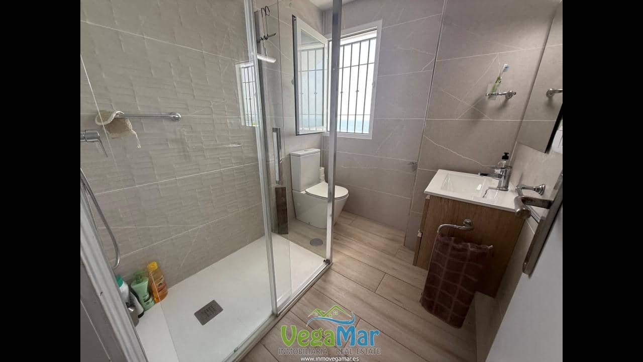 2 bedroom Villa for rent in Almunecar with pool garage - € 800 (Ref: 9977934)