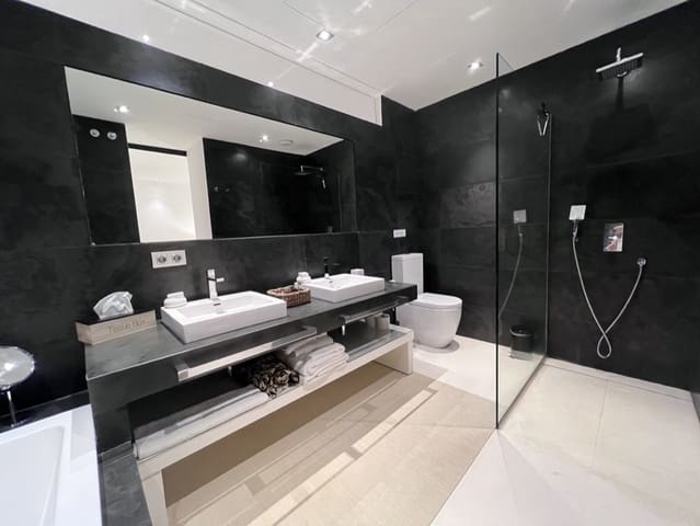 6 quarto Moradia Geminada para venda em San Jose / Sant Josep de Sa Talaia com piscina garagem - 1 950 000 € (Ref: 10018107)