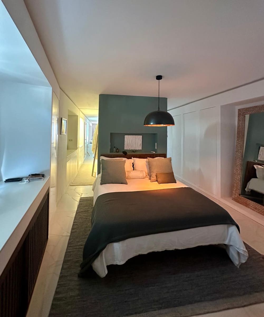 1 soverom Leilighet til salgs i Ibiza by med svømmebasseng garasje - € 1 250 000 (Ref: 10034479)