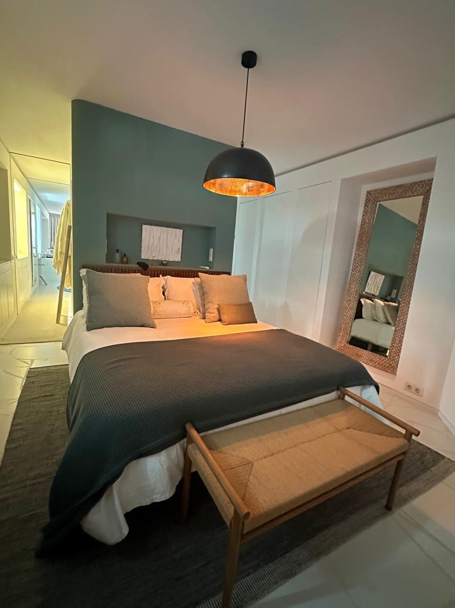 1 soverom Leilighet til salgs i Ibiza by med svømmebasseng garasje - € 1 250 000 (Ref: 10034479)