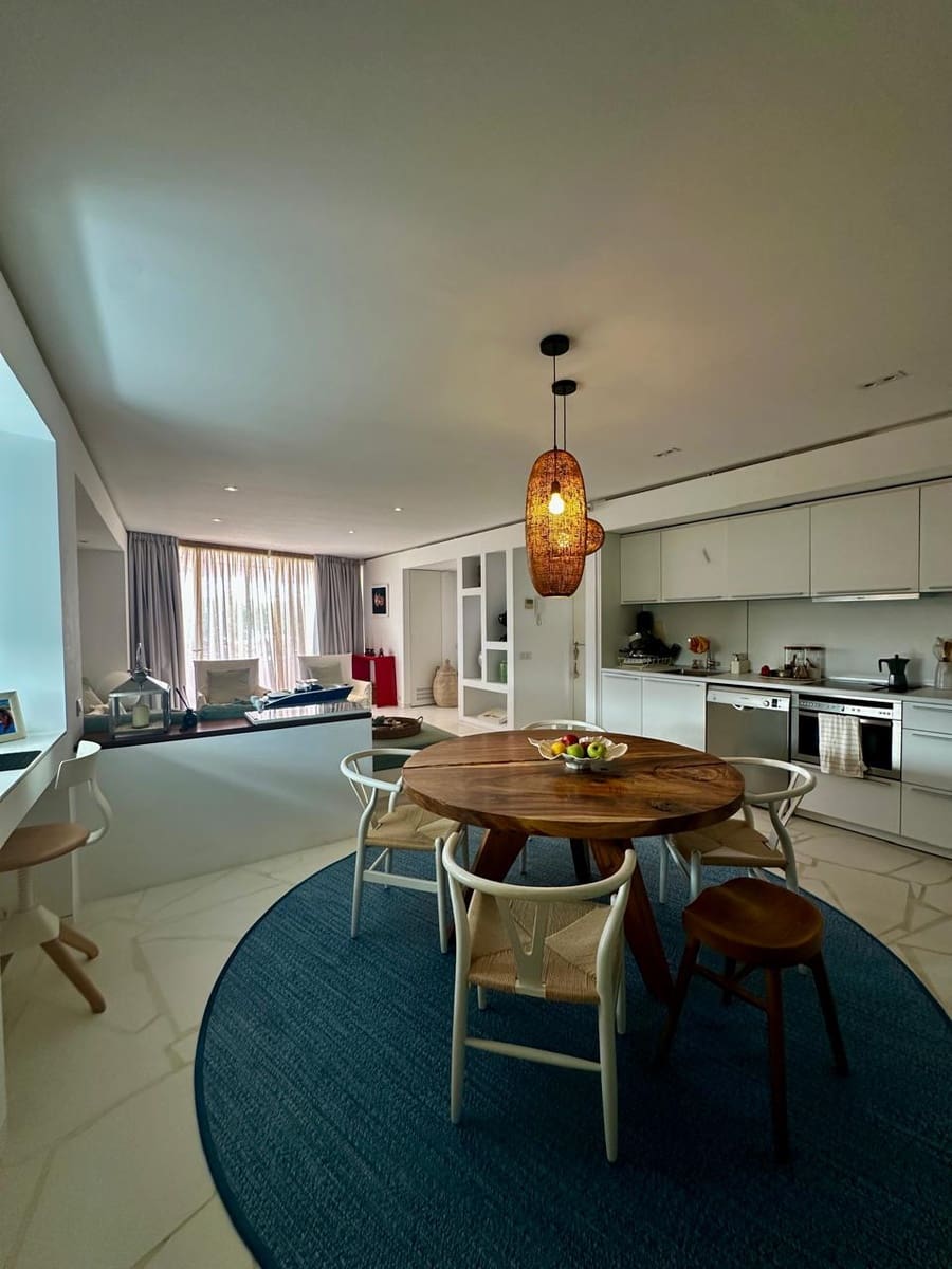 1 soverom Leilighet til salgs i Ibiza by med svømmebasseng garasje - € 1 250 000 (Ref: 10034479)