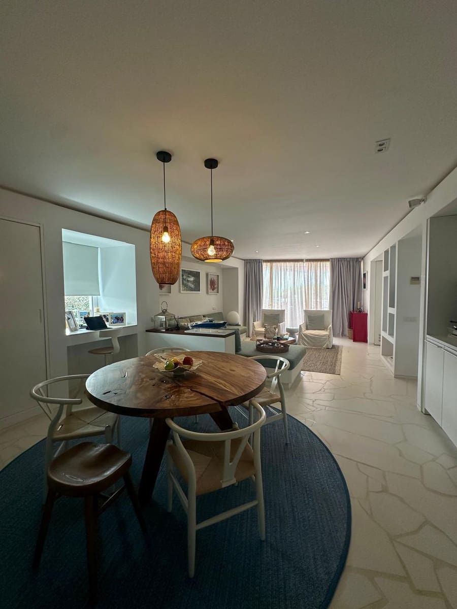 1 soverom Leilighet til salgs i Ibiza by med svømmebasseng garasje - € 1 250 000 (Ref: 10034479)