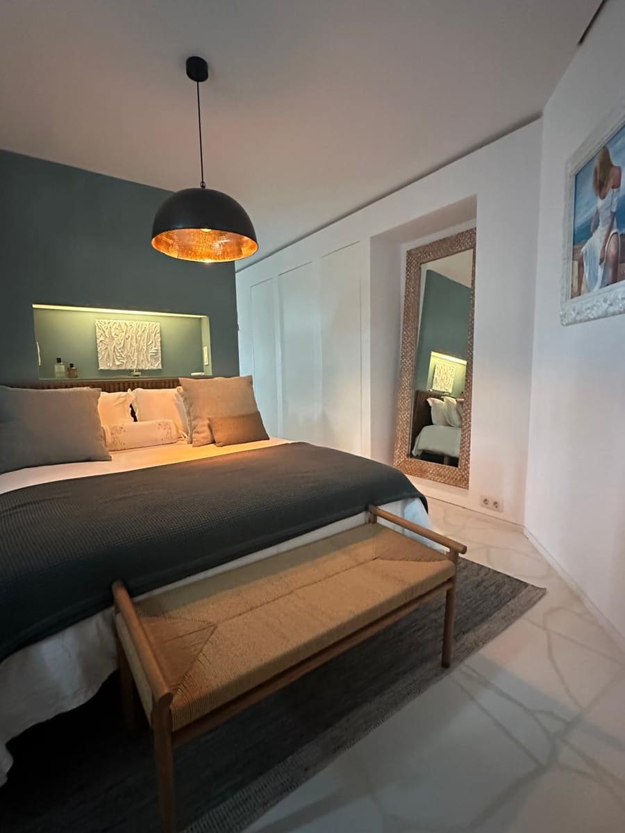 1 soverom Leilighet til salgs i Ibiza by med svømmebasseng garasje - € 1 250 000 (Ref: 10034479)