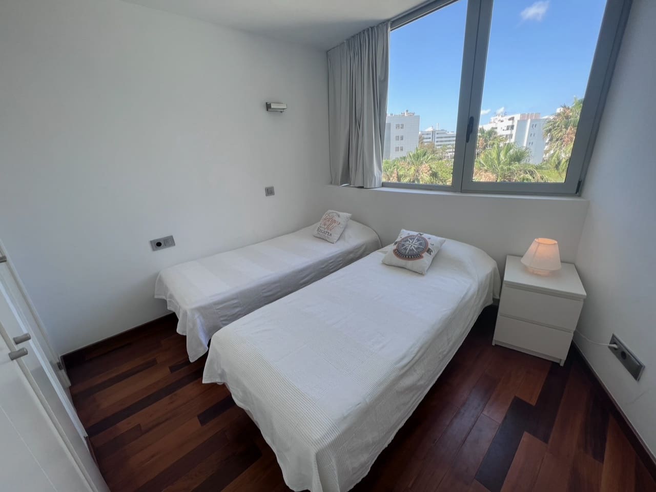 Piso de 2 habitaciones en Ibiza / Eivissa ciudad en alquiler con piscina garaje - 2.000 € (Ref: 10162042)