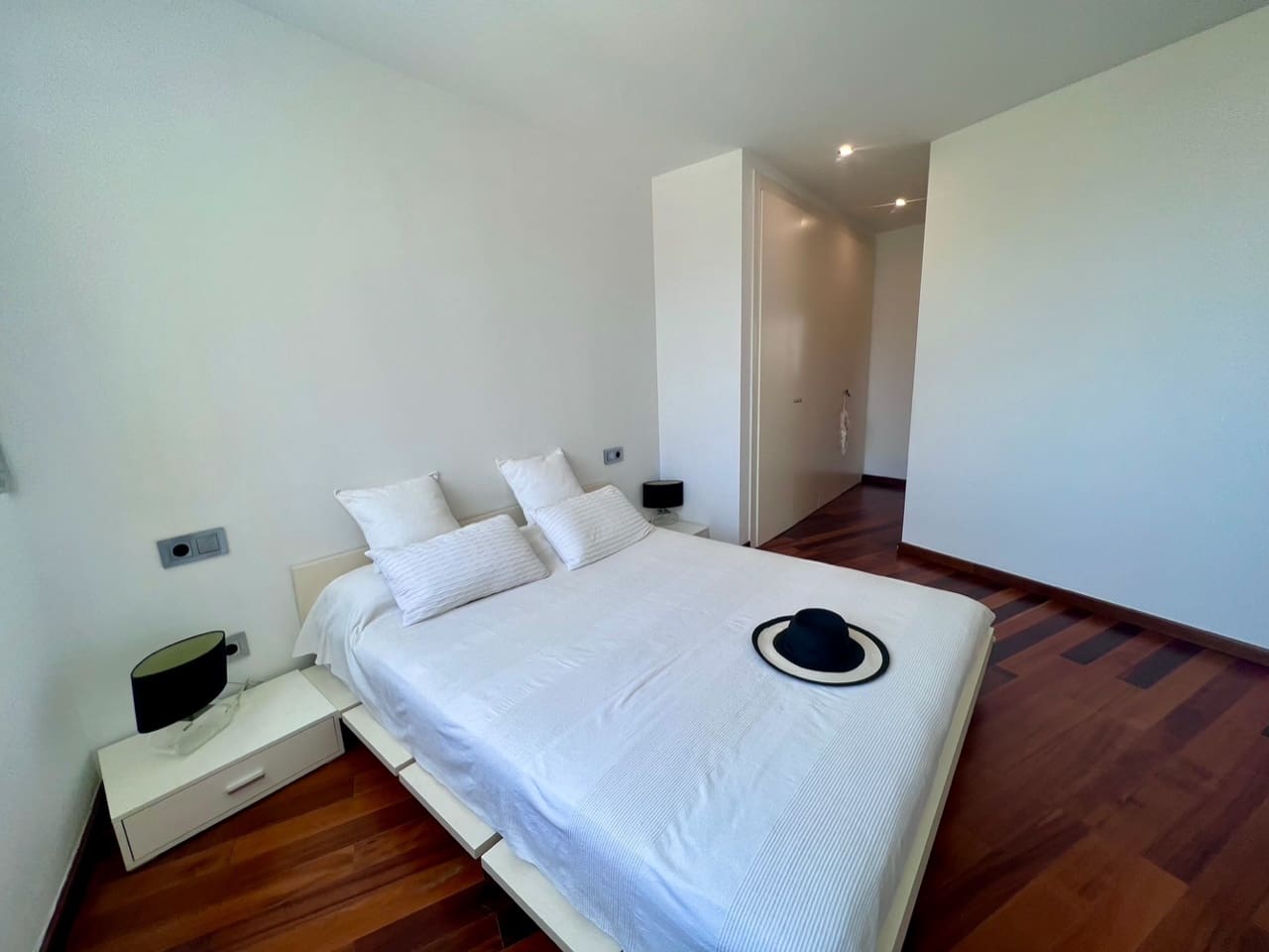 Piso de 2 habitaciones en Ibiza / Eivissa ciudad en alquiler con piscina garaje - 2.000 € (Ref: 10162042)