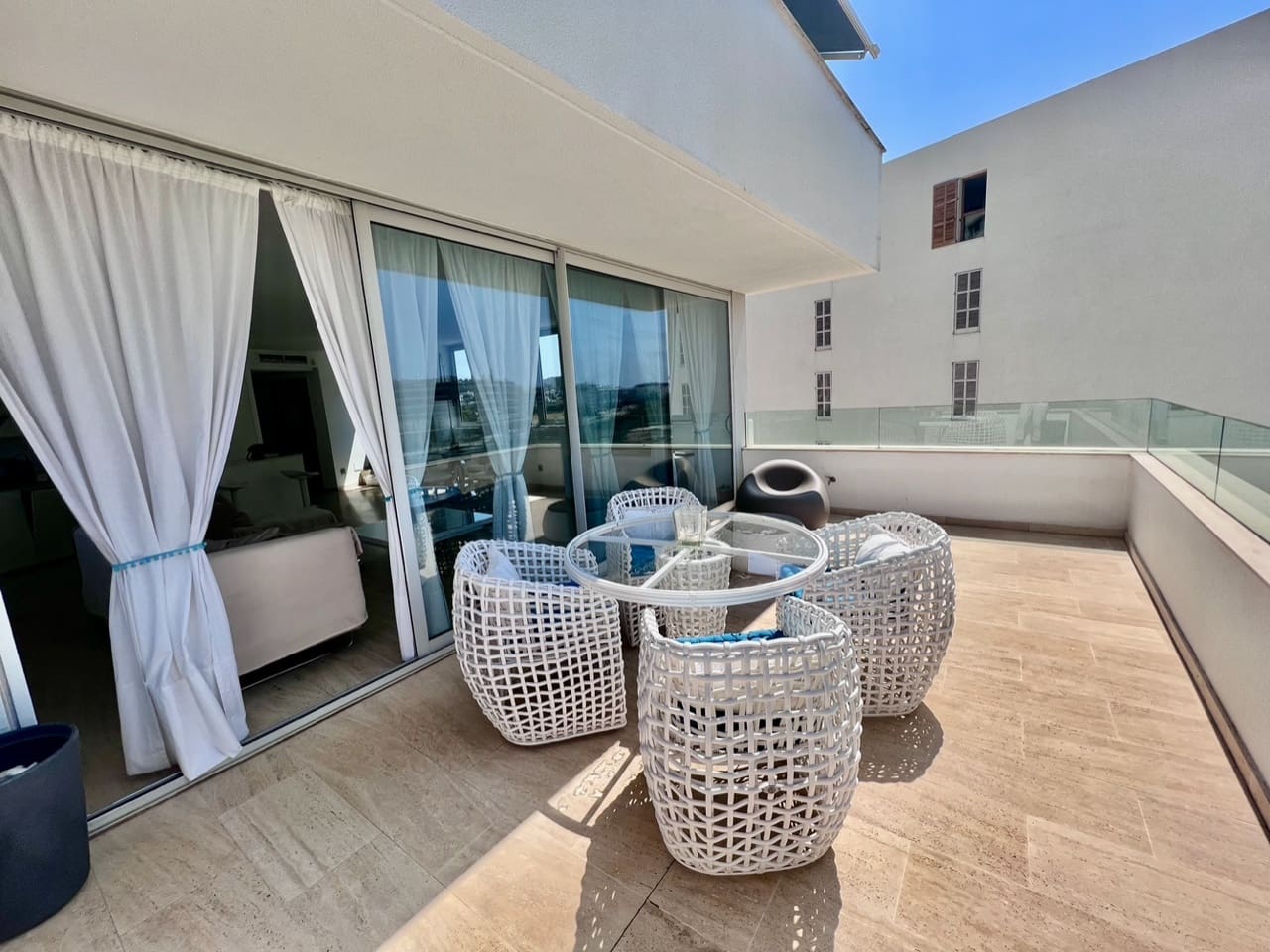 Piso de 2 habitaciones en Ibiza / Eivissa ciudad en alquiler con piscina garaje - 2.000 € (Ref: 10162042)