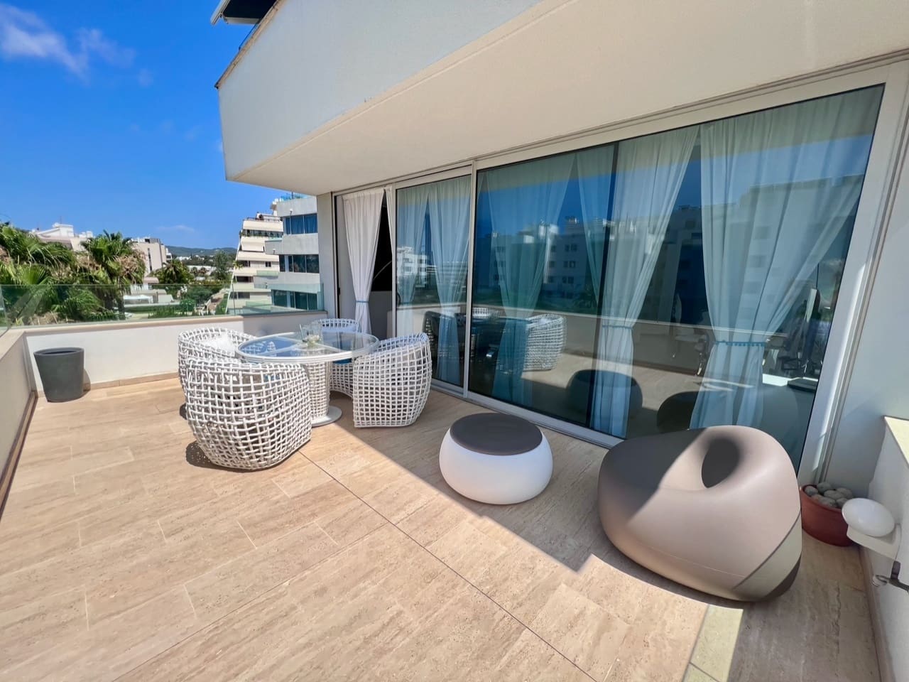 Piso de 2 habitaciones en Ibiza / Eivissa ciudad en alquiler con piscina garaje - 2.000 € (Ref: 10162042)