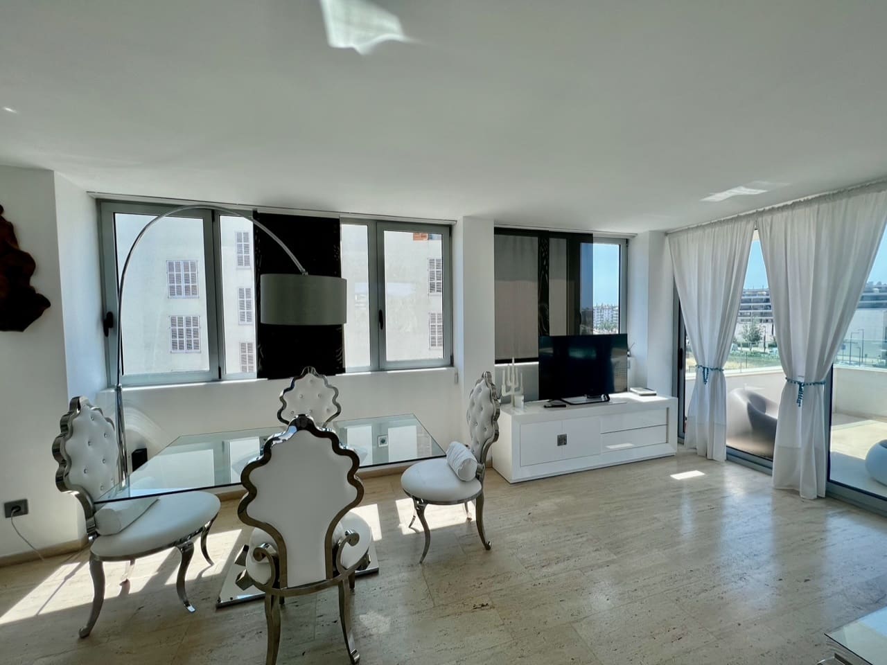Piso de 2 habitaciones en Ibiza / Eivissa ciudad en alquiler con piscina garaje - 2.000 € (Ref: 10162042)