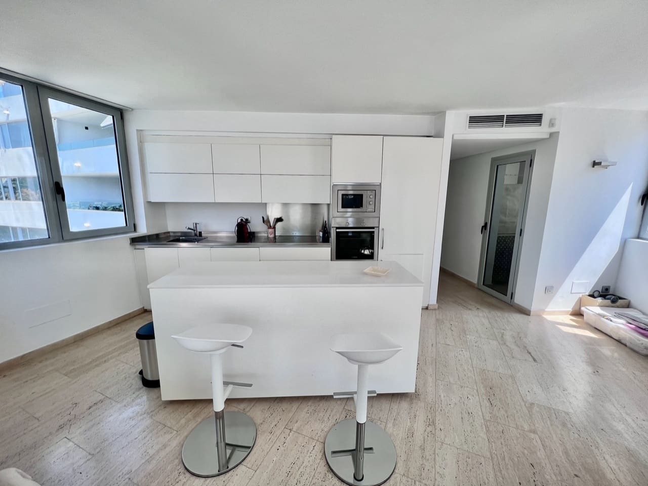 2 soverom Leilighet til leie i Ibiza by med svømmebasseng garasje - € 2 000 (Ref: 10174836)