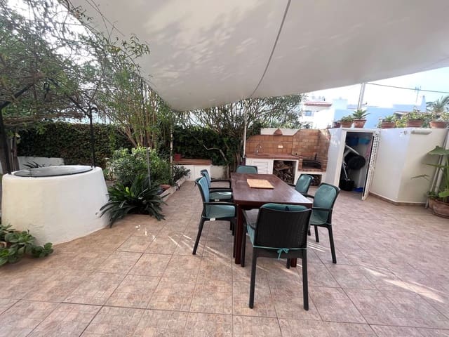 2 bedroom Apartment for rent in Nuestra Señora de Jesus, Santa Eulalia / Santa Eularia with garage - € 3,000 (Ref: 5224995)