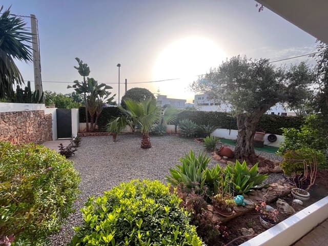 2 bedroom Apartment for rent in Nuestra Señora de Jesus, Santa Eulalia / Santa Eularia with garage - € 3,000 (Ref: 5224995)