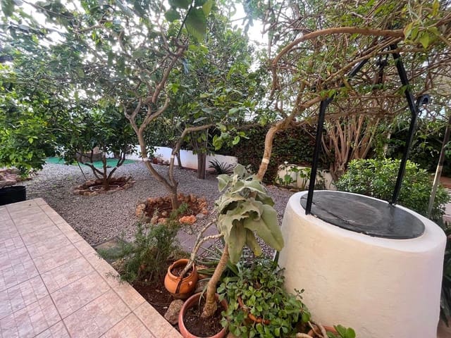 2 bedroom Apartment for rent in Nuestra Señora de Jesus, Santa Eulalia / Santa Eularia with garage - € 3,000 (Ref: 5224995)