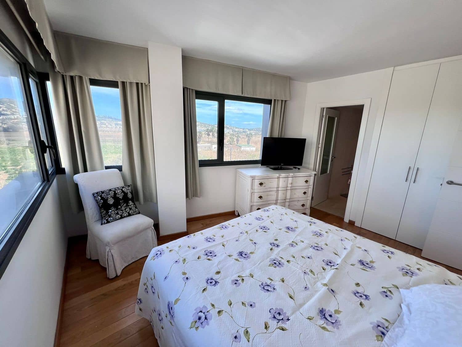 2 bedroom Apartment for rent in Ibiza / Eivissa town with garage - € 5,500 (Ref: 5976745)