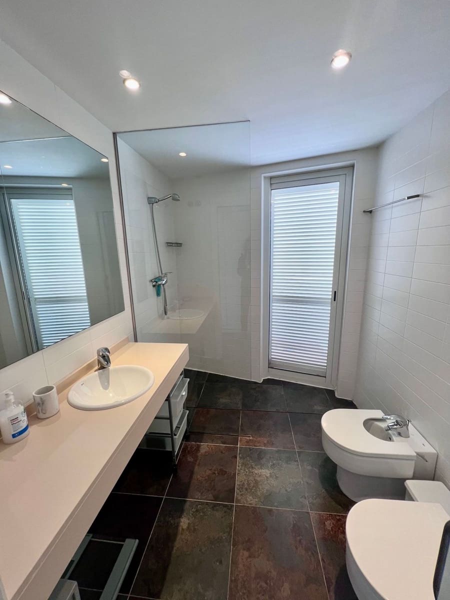 Apartamento de 2 habitaciones en Ibiza / Eivissa ciudad en alquiler con garaje - 4.500 € (Ref: 6581133)